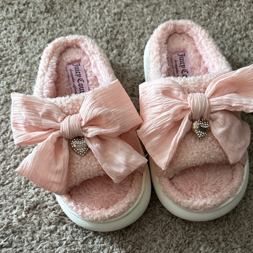 Juicy Couture Slippers size S(5-6)